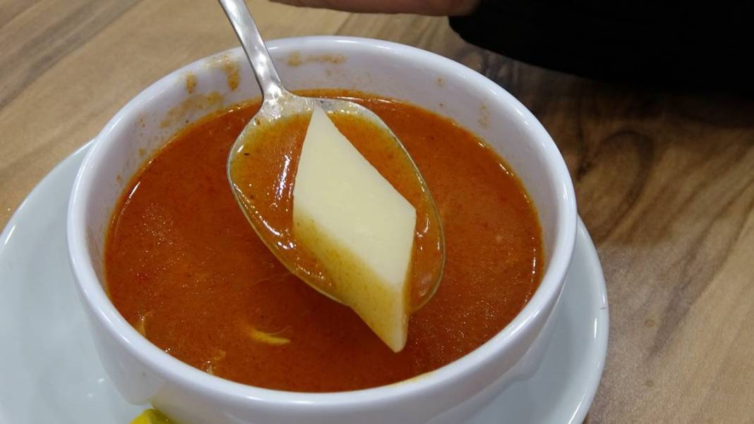 Yutulan çorba olur mu? Evet, Türkiye'de olur! Bu yöresel çorbayı ilk kez görenler şaşıp kalıyor 12